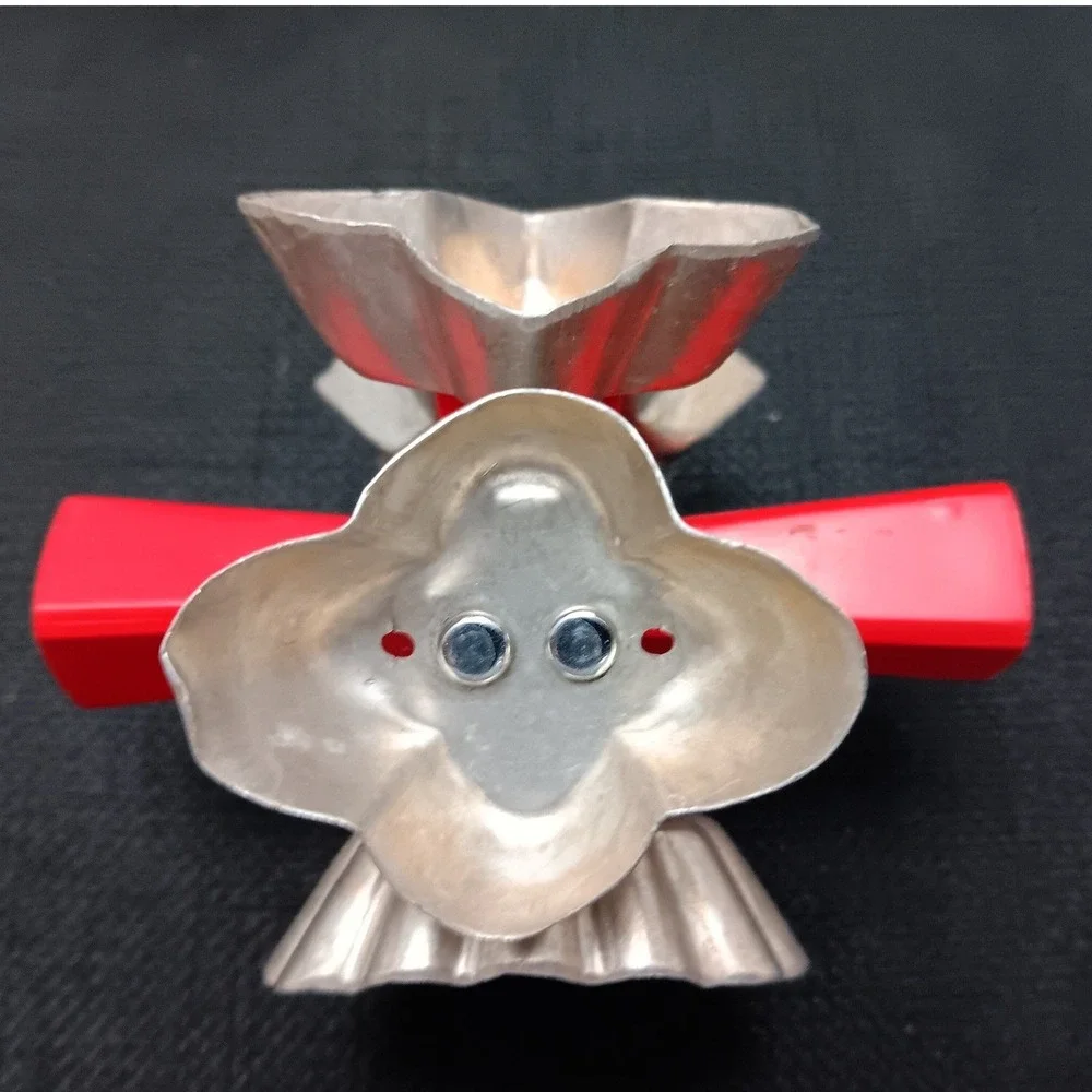 Vintage 5 Shape Wear-Ever‎ No 3355 Aluminum Rotating Cookie Cutter 